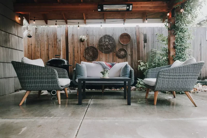 18 Amazing Outdoor Dining Ideas for Your Dream Backyard 4 Use Vertical Space