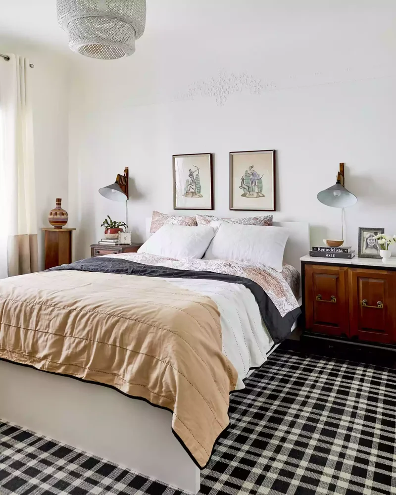 25 Eclectic Bedroom Ideas That Express Your Unique Style 7 Use Vintage Prints