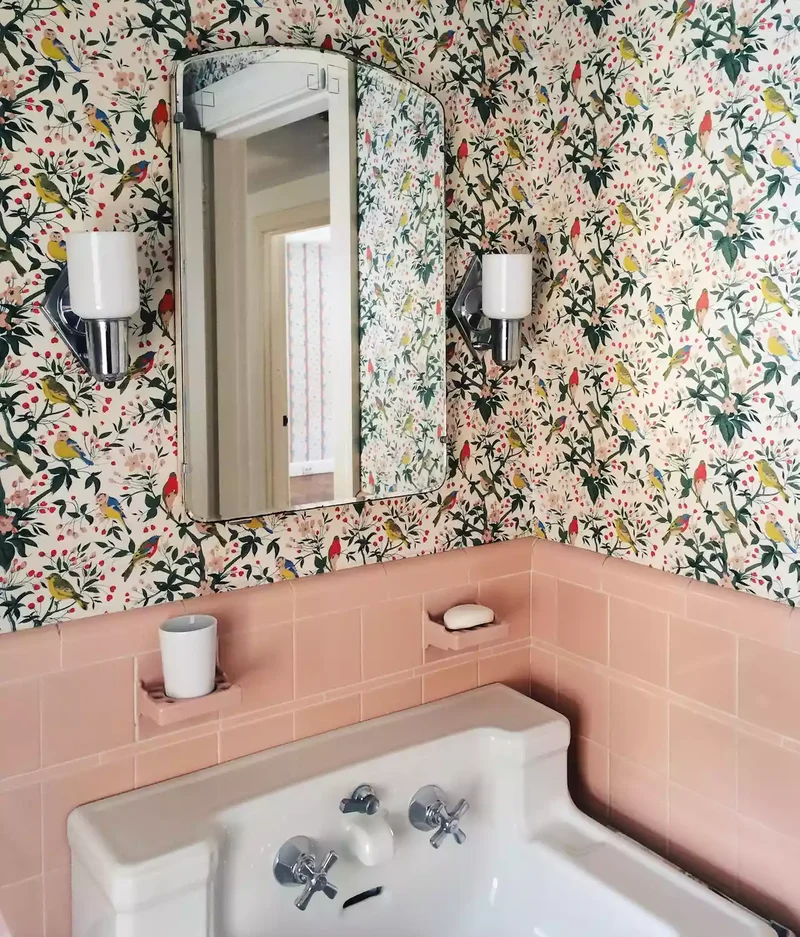 20 Vintage-Inspired Bathrooms Overflowing with Retro Appeal 15 Use Vintage Style Wallpaper