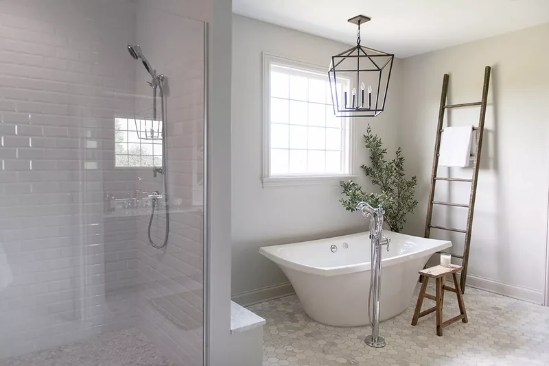 32 Clever and Beautiful Towel Storage Solutions 9 Use a Ladder for Towels