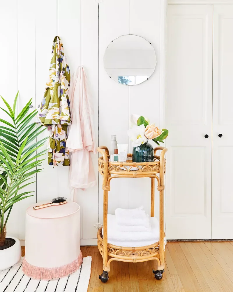 20 Vintage-Inspired Bathrooms Overflowing with Retro Appeal 14 Use a Vintage Rattan Bar Cart