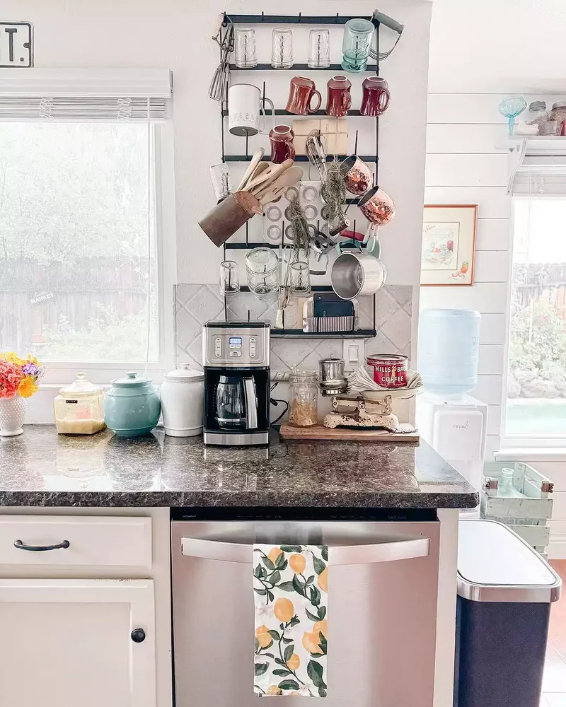 Utilitarian Mug Holder