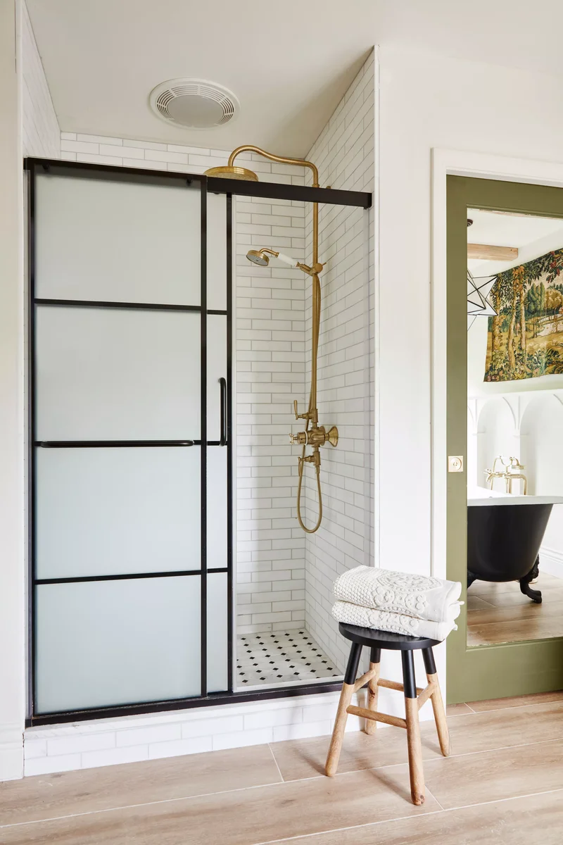 26 Inspiring Guest Bathroom Ideas to Welcome Your Visitors 2 Utilize a Stool