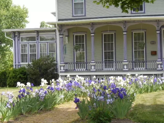82 Stunning Front Yard Landscaping Ideas to Try This Spring 41 Victorian Home