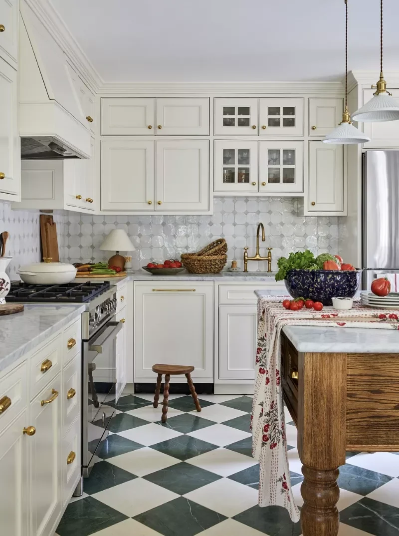 Vintage-Inspired White and Gold Kitchen