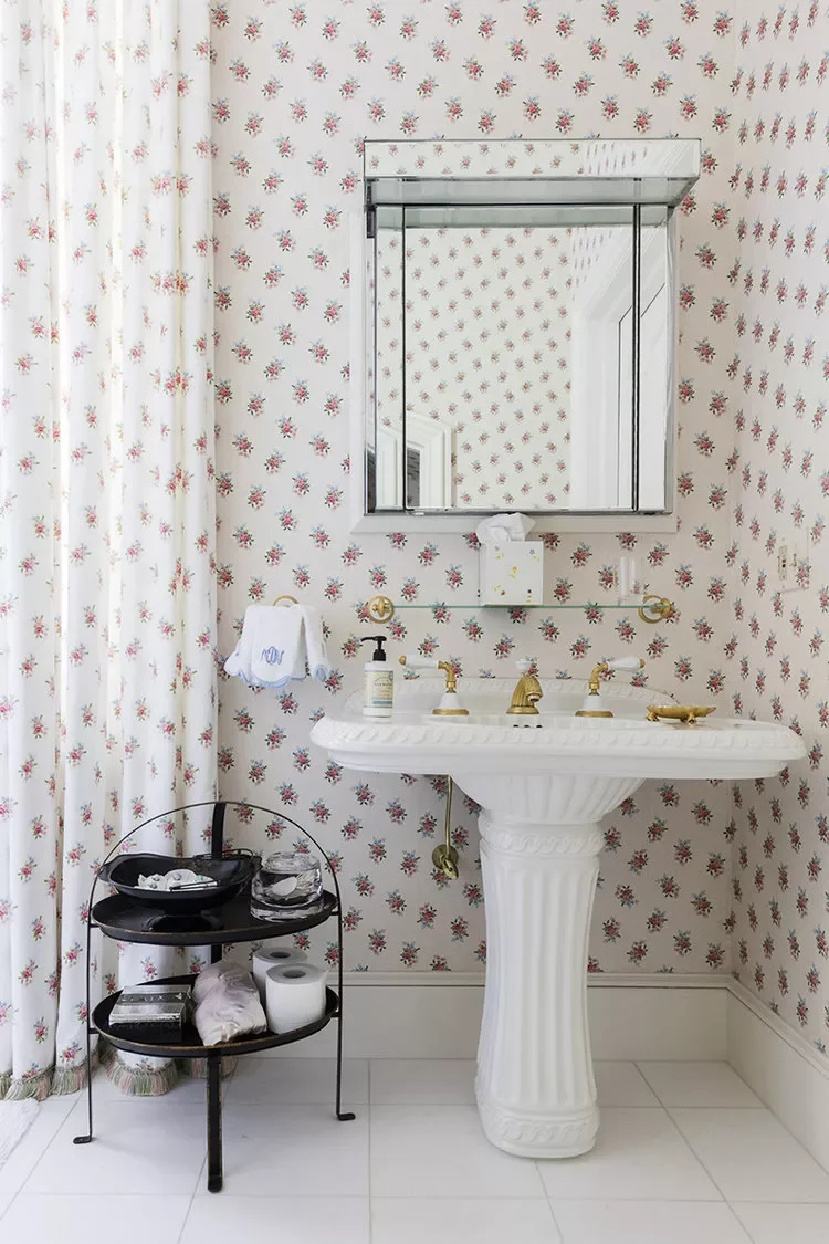 32 Half Bath Design Ideas to Inspire Bold Experimentation 3 Vintage-Style Half Bathroom