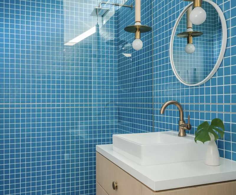 42 Vibrant Bathroom Color Ideas for Small Space Styling 17 Vivid Blue
