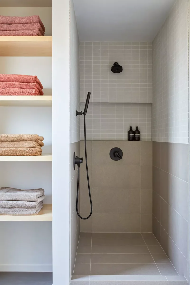 25 Stylish Shower Niche Ideas to Store Essentials Beautifully 24 Wall-to-Wall Shower Niche