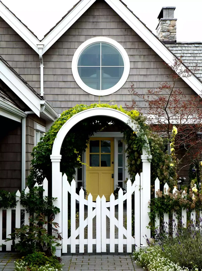 14 Affordable Picket Fence Ideas for Classic Curb Appeal 6 Weave in Greenery