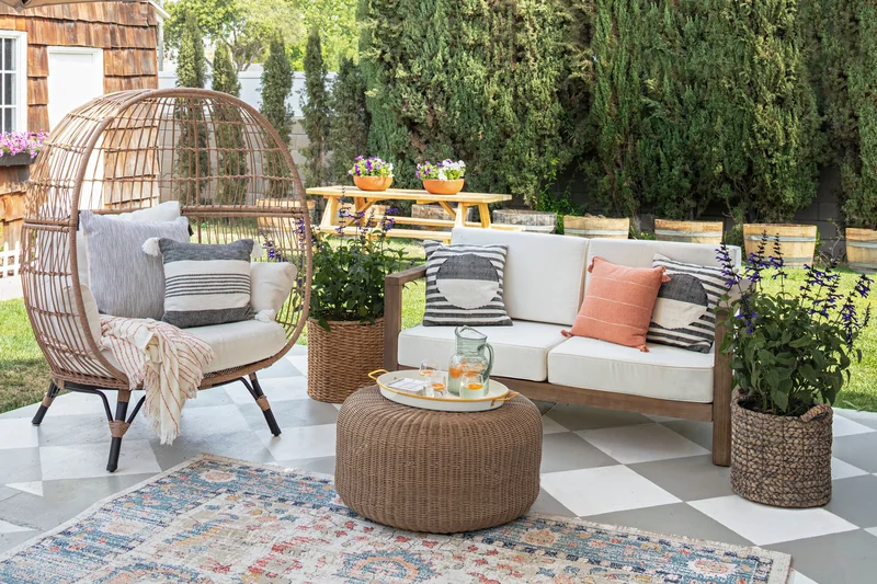 35 Stunning Patio Design Ideas for Your Outdoor Oasis 6 Weave in a Statement Piece