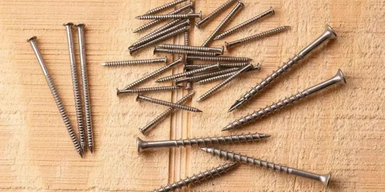 What Size Nails for Fence Pickets