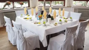 What Size Tablecloth for a Table That Seats 8