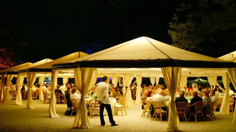 What Size Tent For 100 Guests