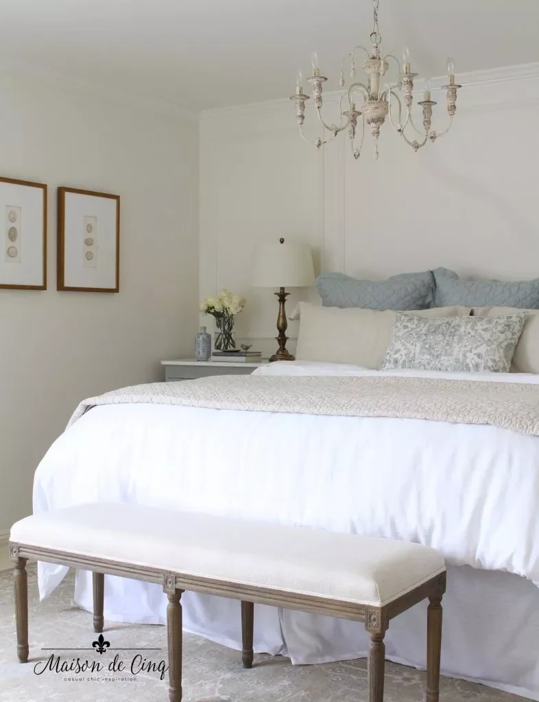 40 White Bedroom Designs That Show This Color Is Far from Dull 17 White Bedroom With Vintage Art