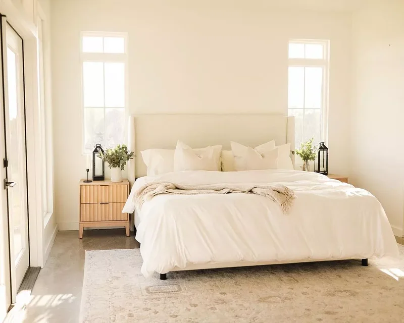 40 White Bedroom Designs That Show This Color Is Far from Dull 3 White Bedroom With Vintage Rug