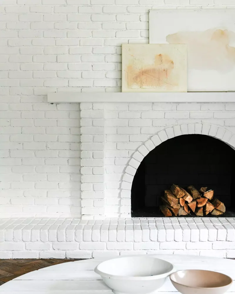 42 White Brick Fireplace Ideas to Modernize Your Living Space 23 White Brick Fireplace Wall