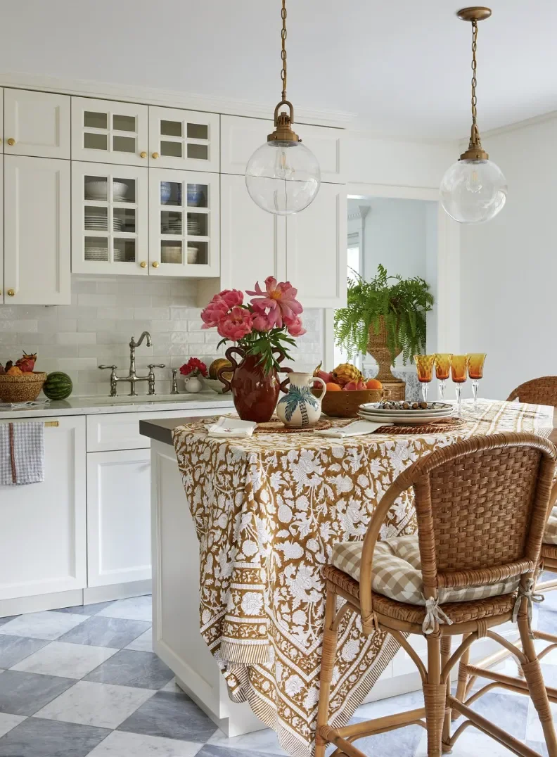 White and Gold Kitchen With Glass-Fronted Cabinets