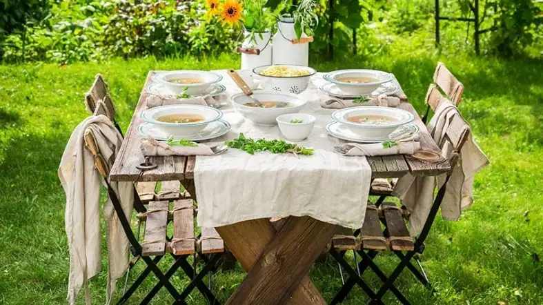 Why Use A Right Size Tablecloth For A Picnic Table