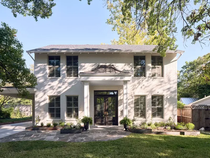 30 Front Walkway Ideas That Create a Stunning Entrance 19 Wide Flagstone Walkway