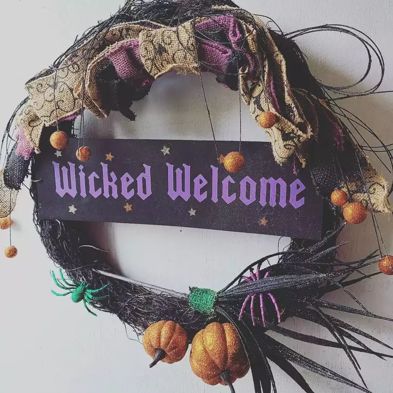 45 Halloween Wreath Ideas to Craft Before October Arrives 21 Wizardly Halloween Wreath