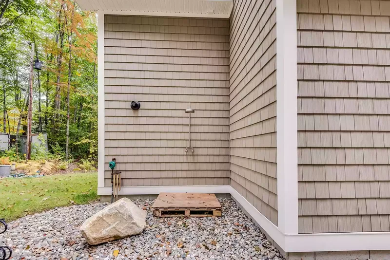 34 Beautiful Outdoor Shower Ideas for Backyards & Beach 21 Wood Pallet Outdoor Shower