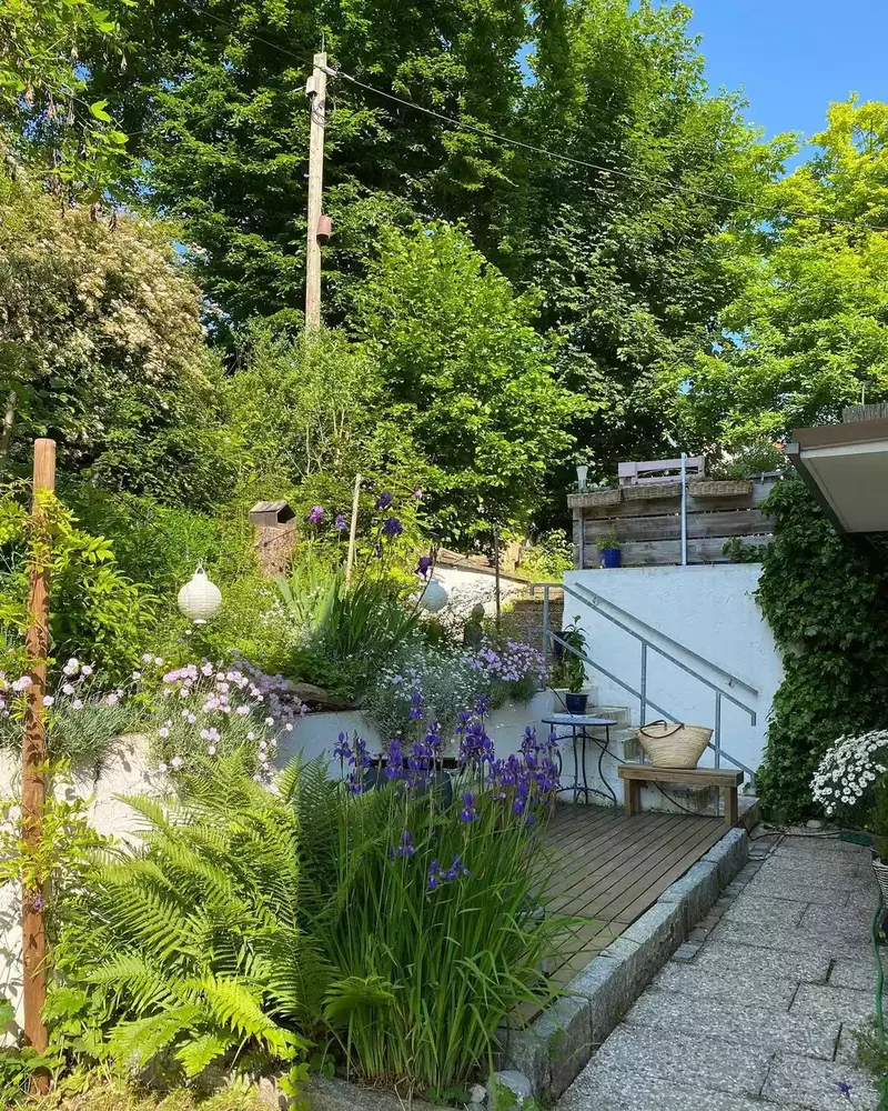 45 Beautiful Backyard Walkway Ideas to Transform Your Yard 28 Wood and Concrete Walkway