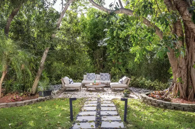 66 Beautiful Patio Landscaping Ideas for Your Outdoor Space 38 Work With the Trees