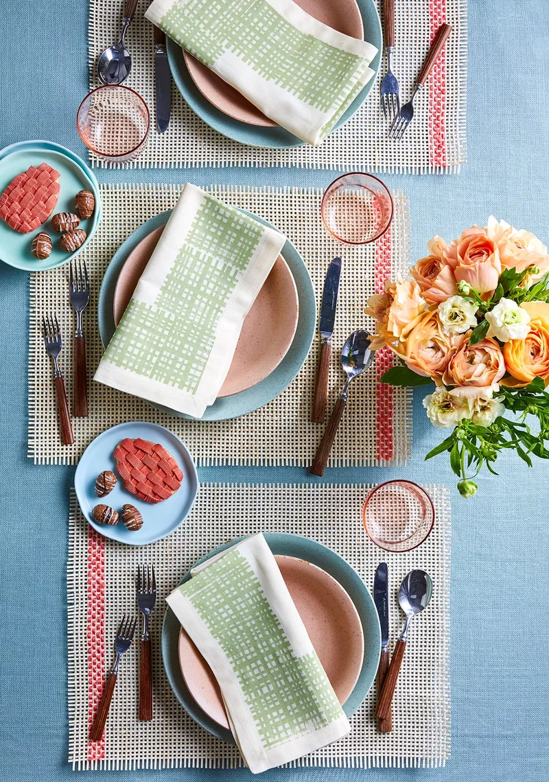 42 Easter Centerpiece Ideas and Table Decor for Spring 17 Woven Place Setting